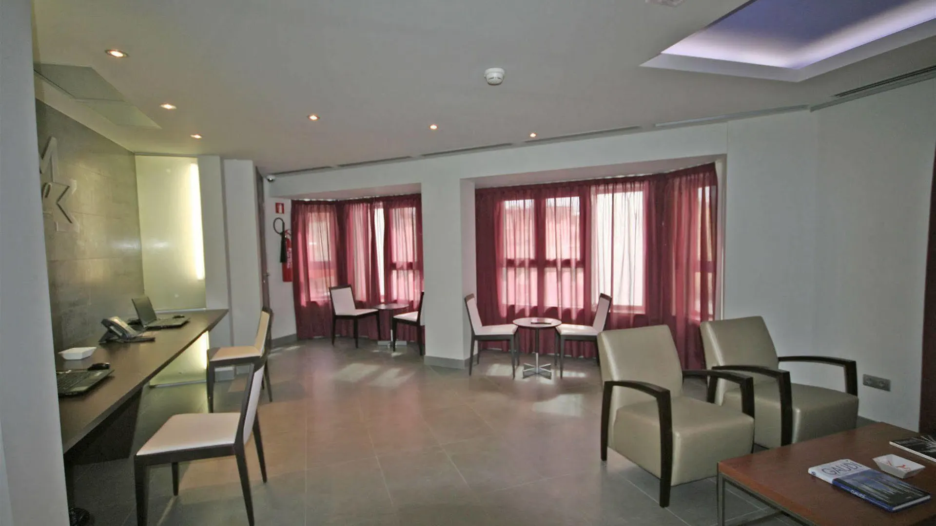 Hotel Madanis Liceo L'Hospitalet de Llobregat 3*,